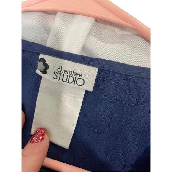 đ
şSizeâsmall navy blue Cherokee embroidered scrub top - Picture 3 of 6